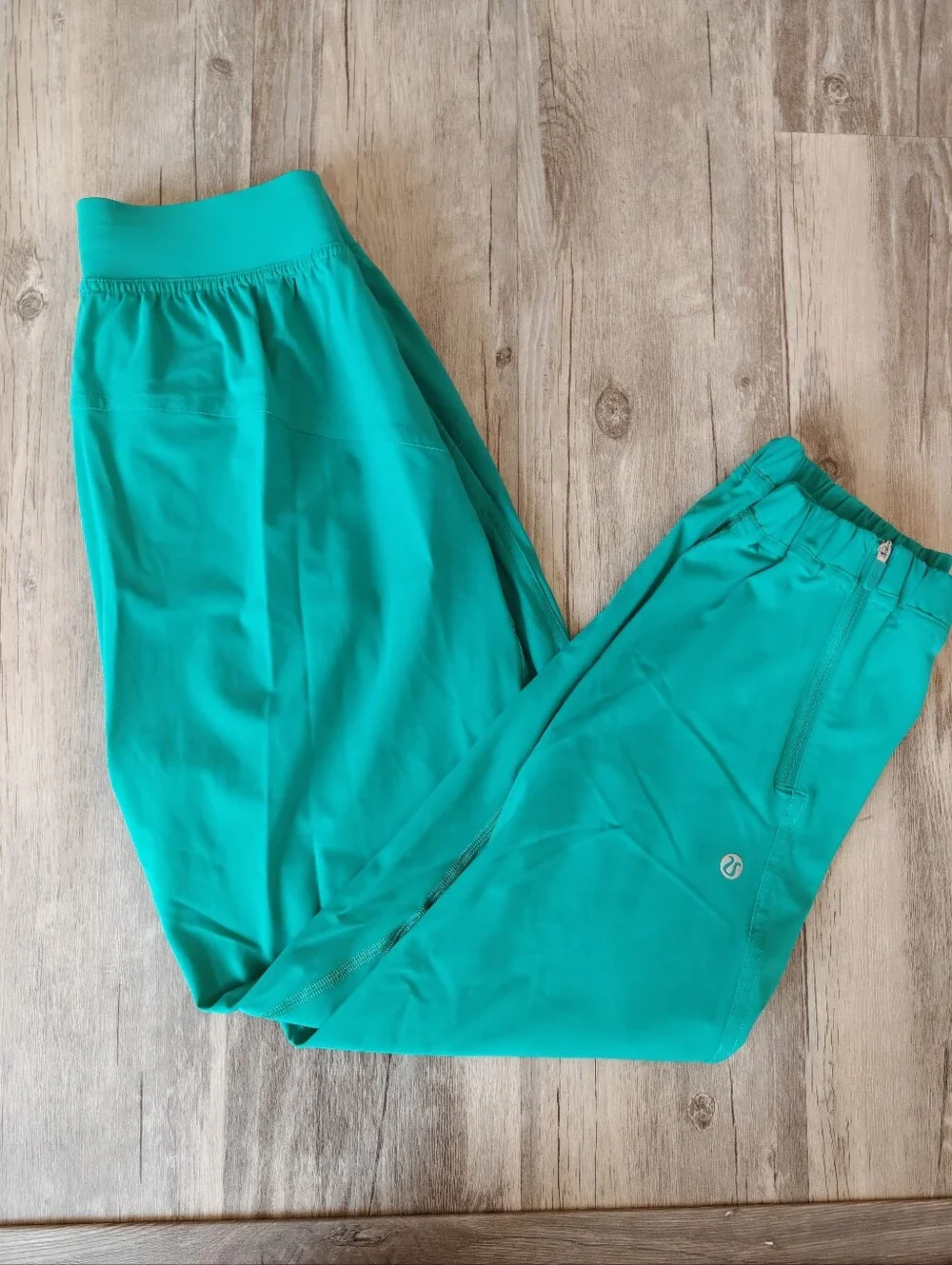 Lululemon Adapted State High-Rise Cropped Jogger NWOT Size 0 Kelly Green